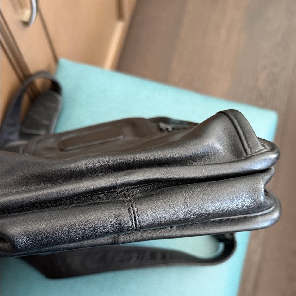 Tumi Black Leather Men's Bag - Picture 11 of 13